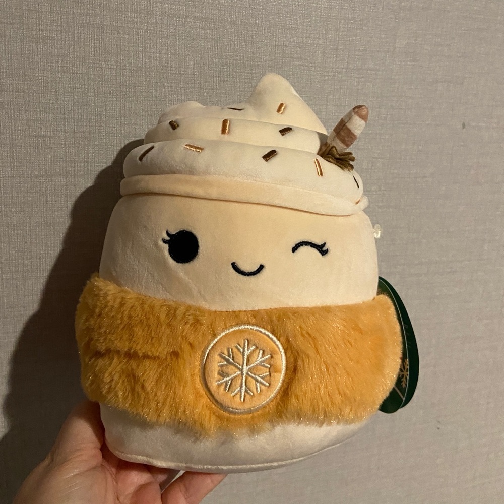 Squishmallow Joyce the Eggnog